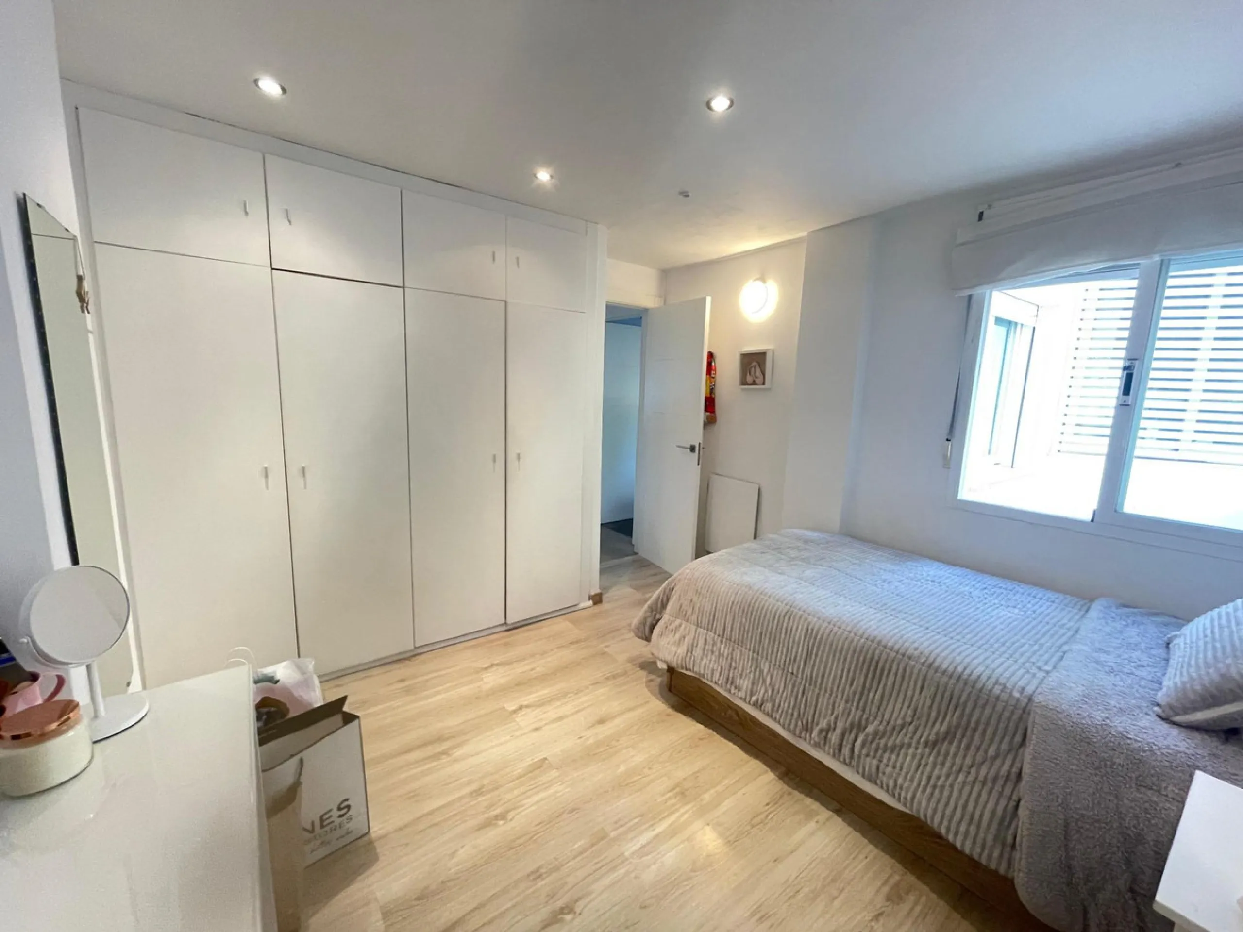 Apartment - Middle Floor Apartment в продаже в Benalmadena, Málaga. В доме 3 спален и 2 ванных комнат. Площадь дома 98 м²