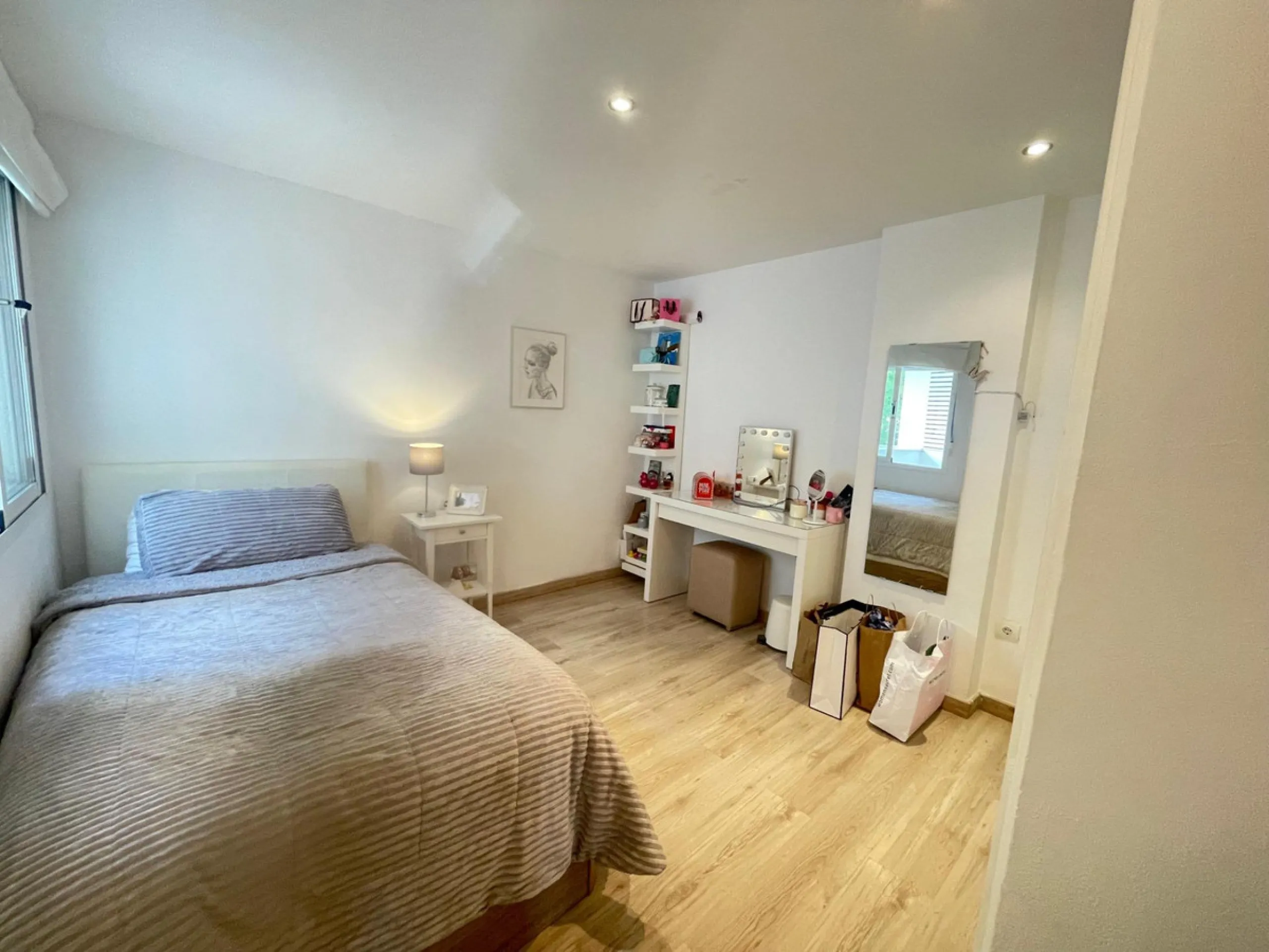 Apartment - Middle Floor Apartment в продаже в Benalmadena, Málaga. В доме 3 спален и 2 ванных комнат. Площадь дома 98 м²