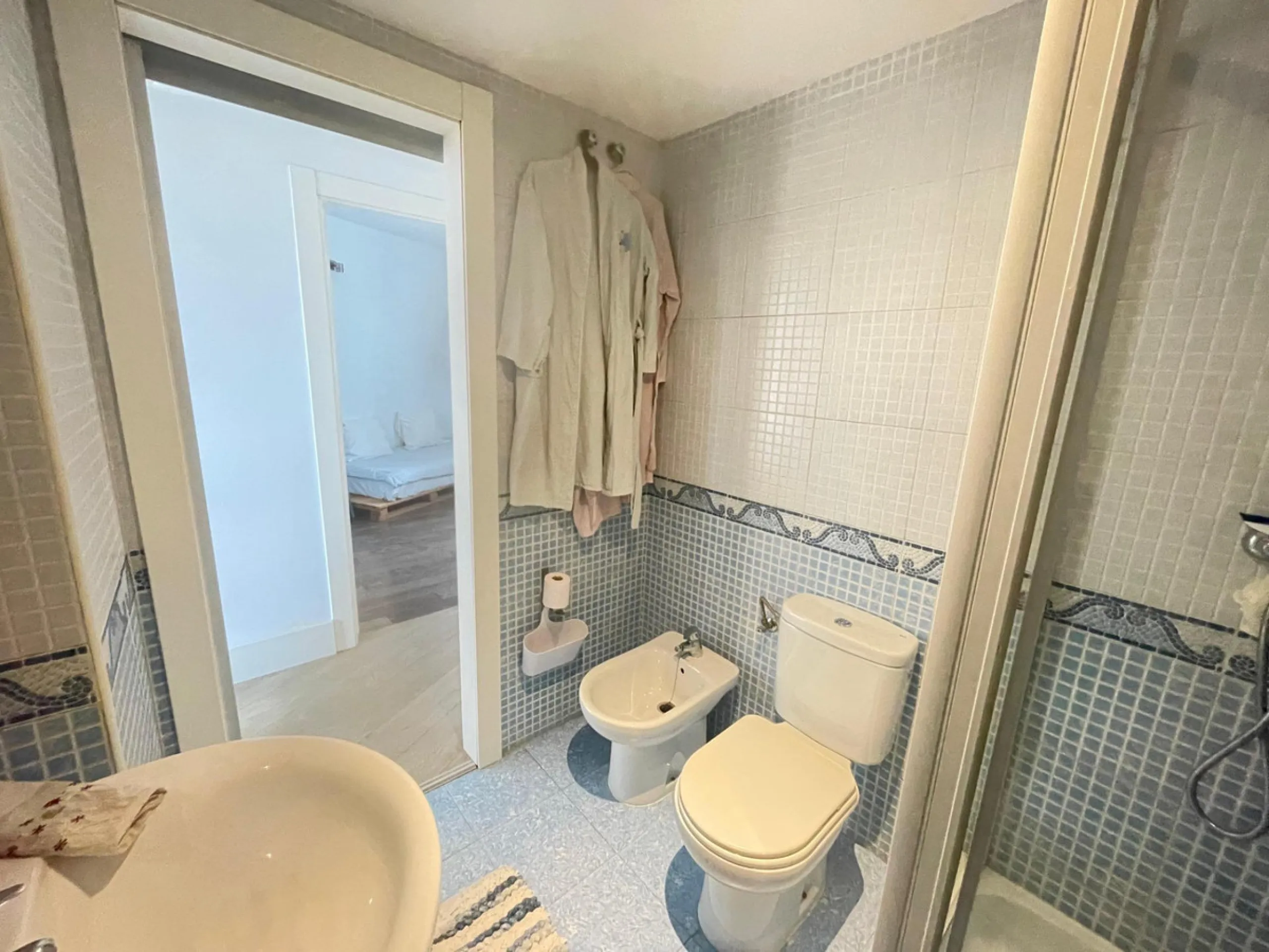 Apartment - Middle Floor Apartment в продаже в Benalmadena, Málaga. В доме 3 спален и 2 ванных комнат. Площадь дома 98 м²