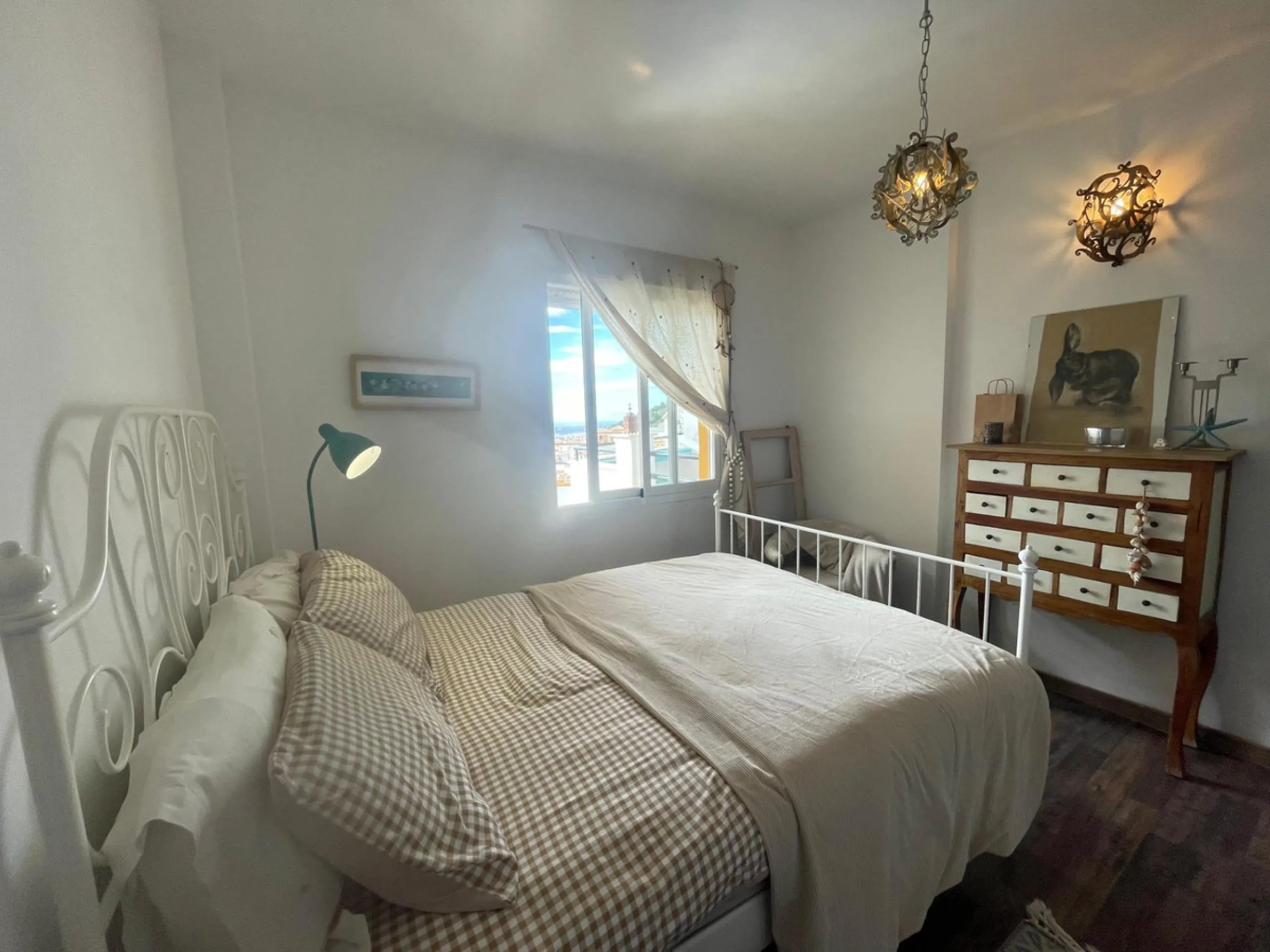 Apartment - Middle Floor Apartment в продаже в Benalmadena, Málaga. В доме 3 спален и 2 ванных комнат. Площадь дома 98 м²