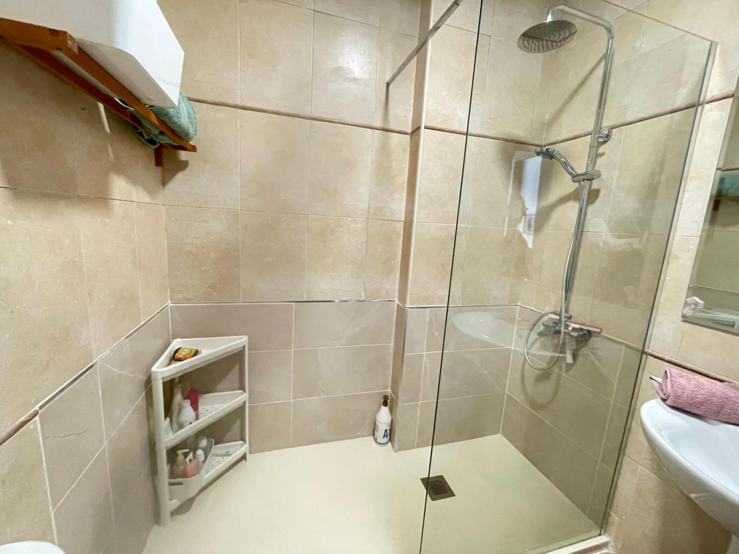 Apartment - Middle Floor Apartment в продаже в Benalmadena, Málaga. В доме 3 спален и 2 ванных комнат. Площадь дома 98 м²