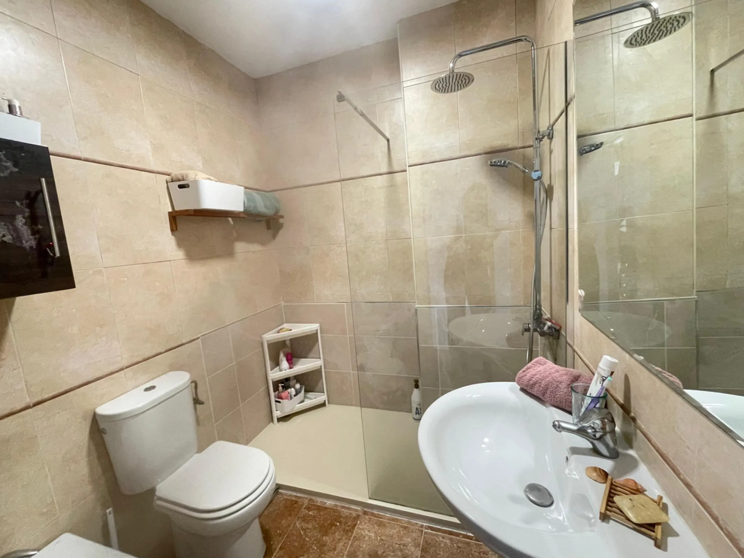 Apartment - Middle Floor Apartment в продаже в Benalmadena, Málaga. В доме 3 спален и 2 ванных комнат. Площадь дома 98 м²