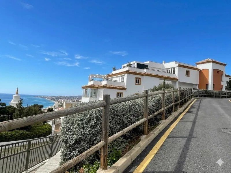 Apartment - Middle Floor Apartment в продаже в Benalmadena, Málaga. В доме 3 спален и 2 ванных комнат. Площадь дома 98 м²
