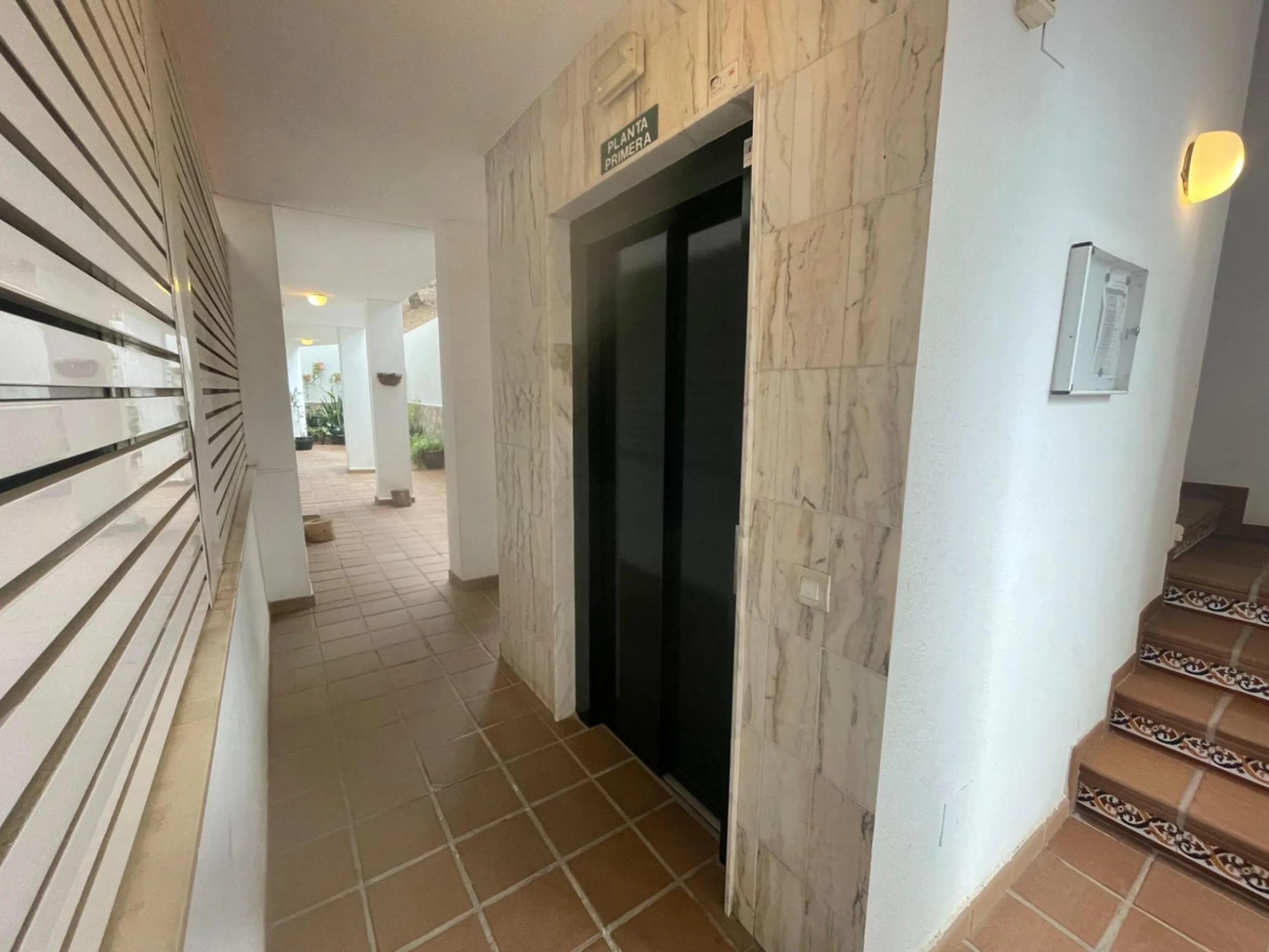 Apartment - Middle Floor Apartment в продаже в Benalmadena, Málaga. В доме 3 спален и 2 ванных комнат. Площадь дома 98 м²