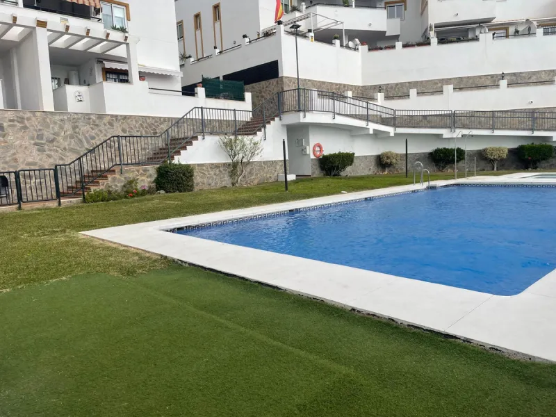 Apartment - Middle Floor Apartment в продаже в Benalmadena, Málaga. В доме 3 спален и 2 ванных комнат. Площадь дома 98 м²