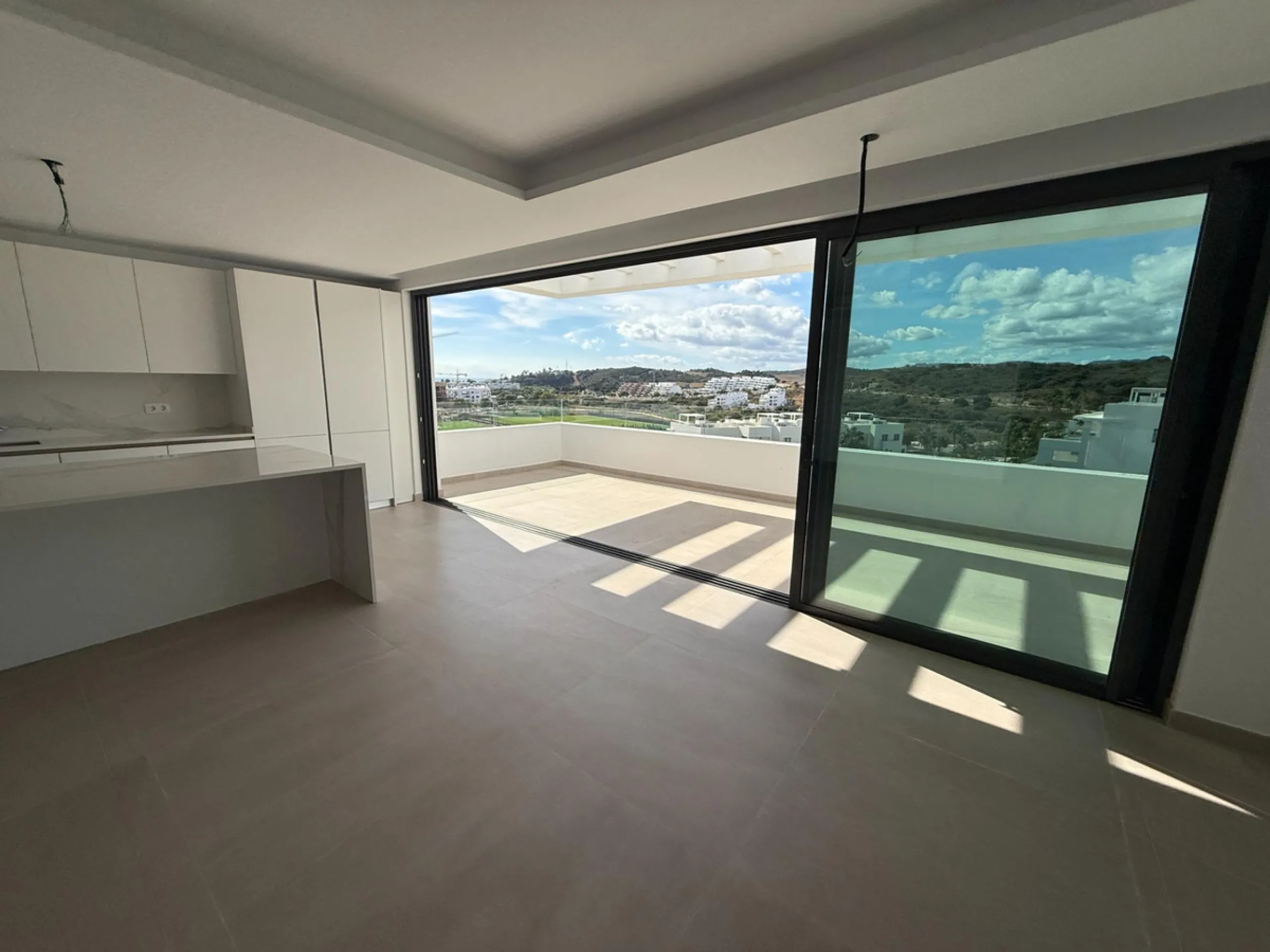 Apartment - Penthouse в продаже в Estepona, Málaga. В доме 3 спален и 3 ванных комнат. Площадь дома 196 м²