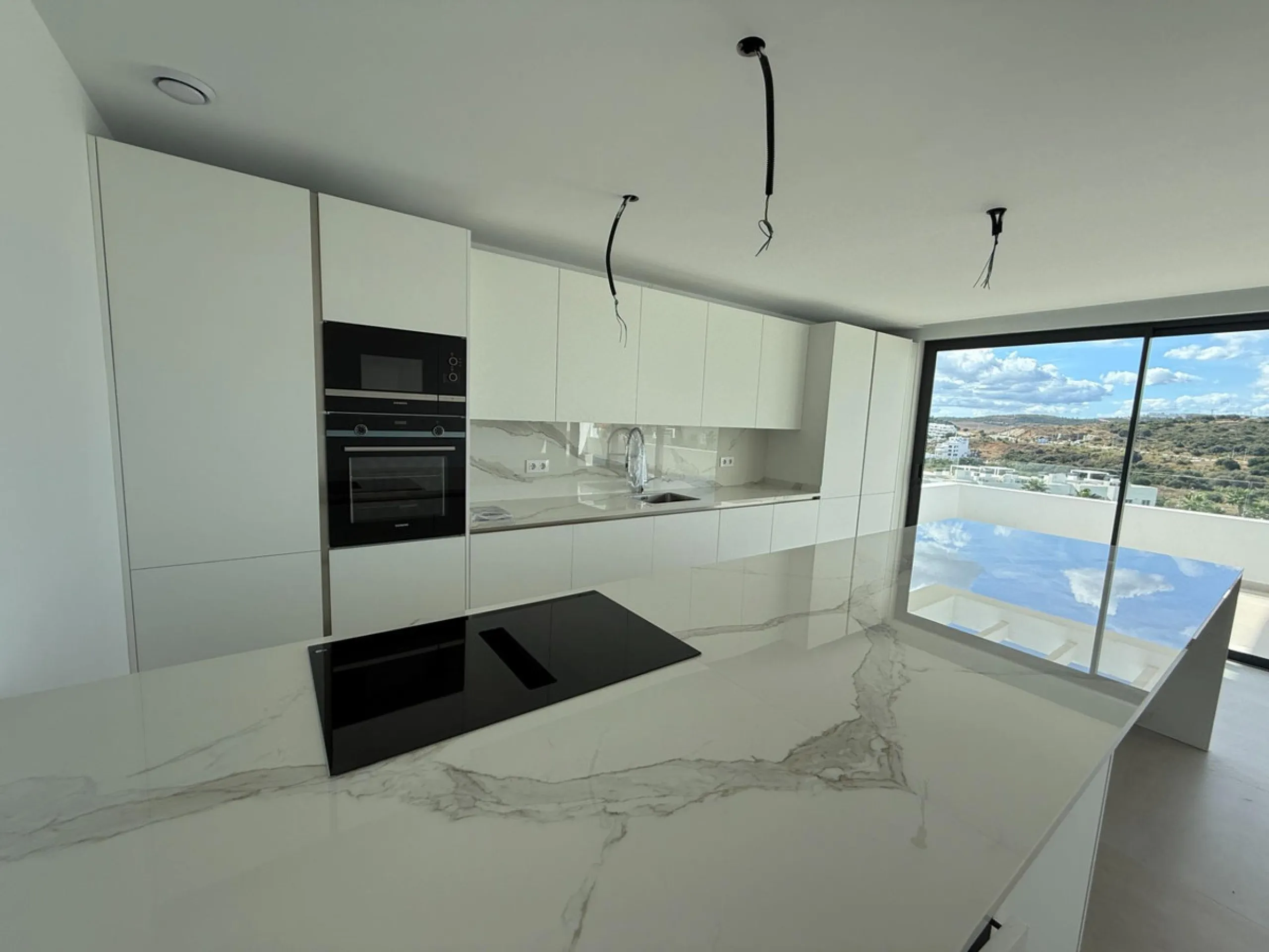Apartment - Penthouse в продаже в Estepona, Málaga. В доме 3 спален и 3 ванных комнат. Площадь дома 196 м²
