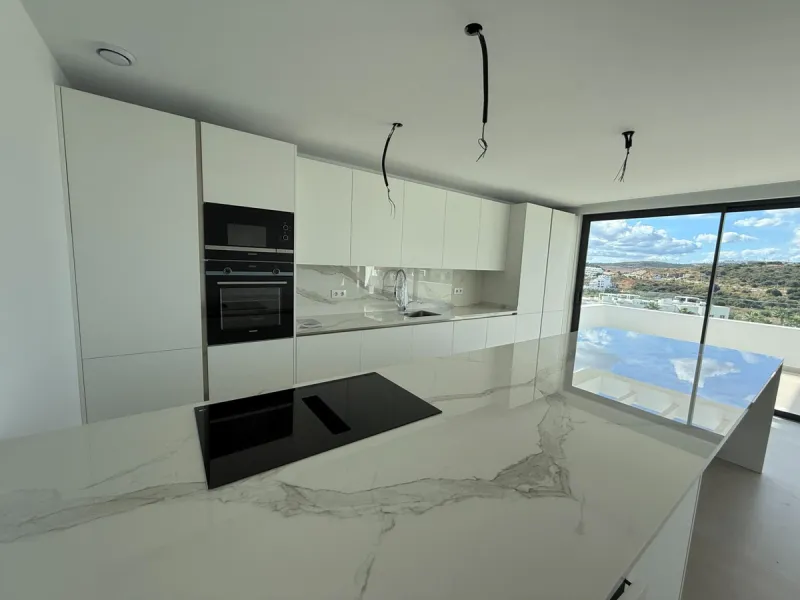 Apartment - Penthouse в продаже в Estepona, Málaga. В доме 3 спален и 3 ванных комнат. Площадь дома 196 м²