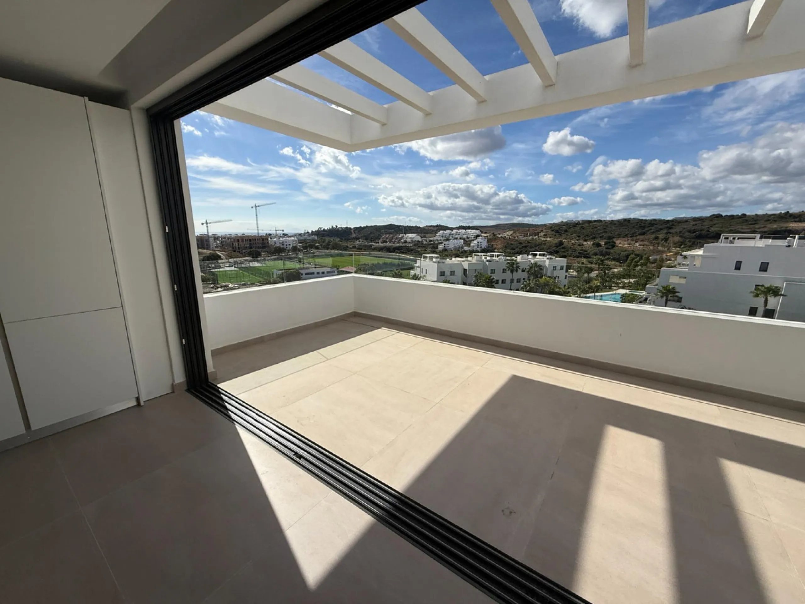 Apartment - Penthouse в продаже в Estepona, Málaga. В доме 3 спален и 3 ванных комнат. Площадь дома 196 м²