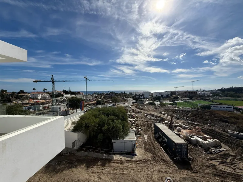 Apartment - Penthouse в продаже в Estepona, Málaga. В доме 3 спален и 3 ванных комнат. Площадь дома 196 м²