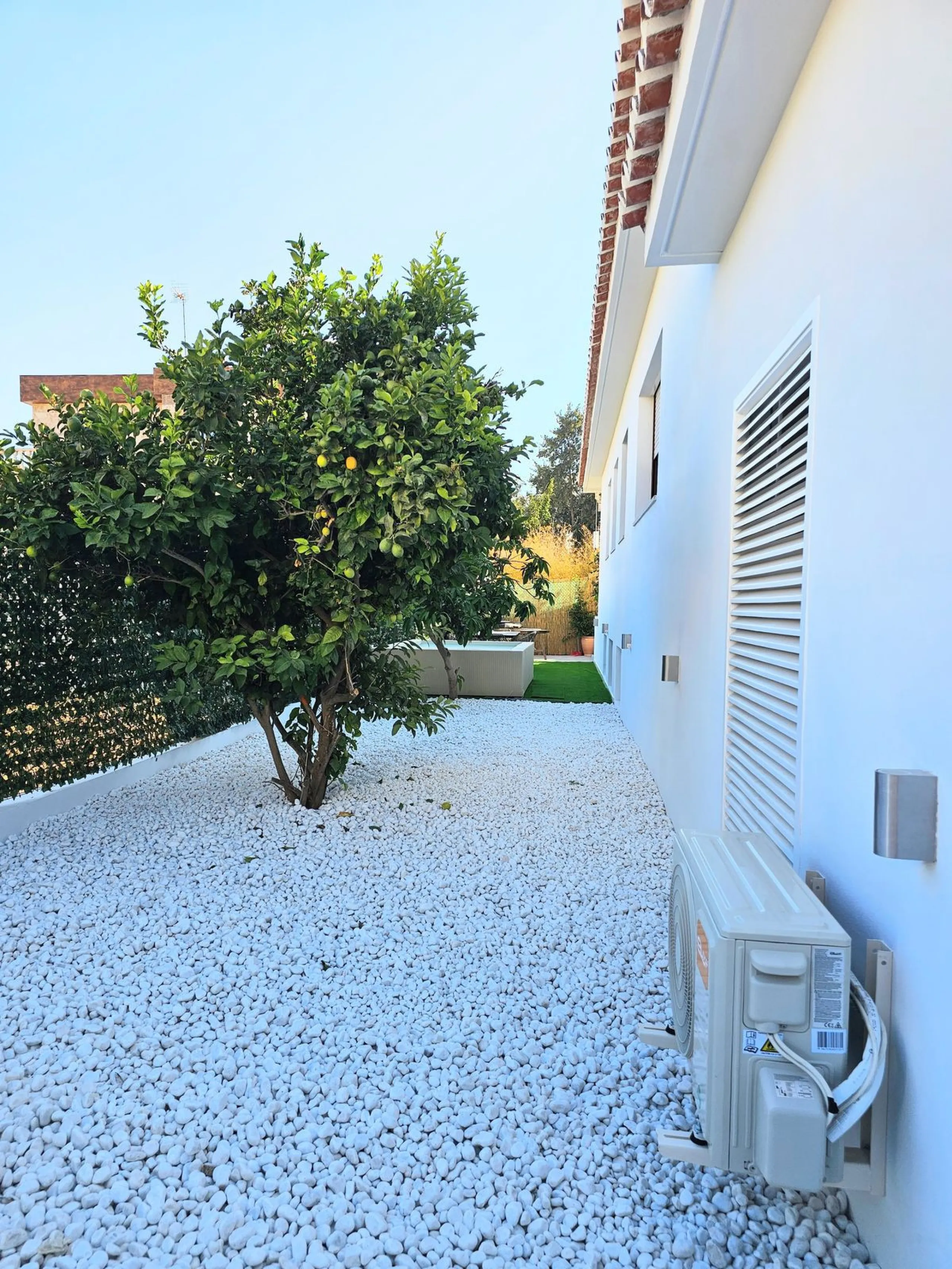 Unique opportunity to purchase an independent house within walking distance to all amenities, beach and golf in La Cala de Mijas.