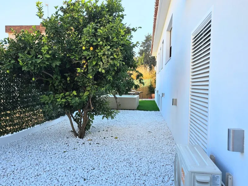 Unique opportunity to purchase an independent house within walking distance to all amenities, beach and golf in La Cala de Mijas.