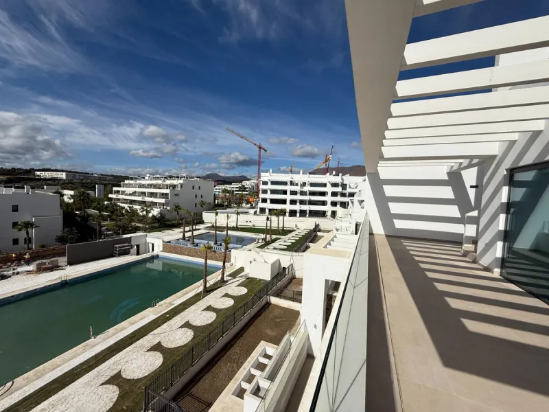 Apartment - Penthouse в продаже в Estepona, Málaga. В доме 3 спален и 3 ванных комнат. Площадь дома 196 м²