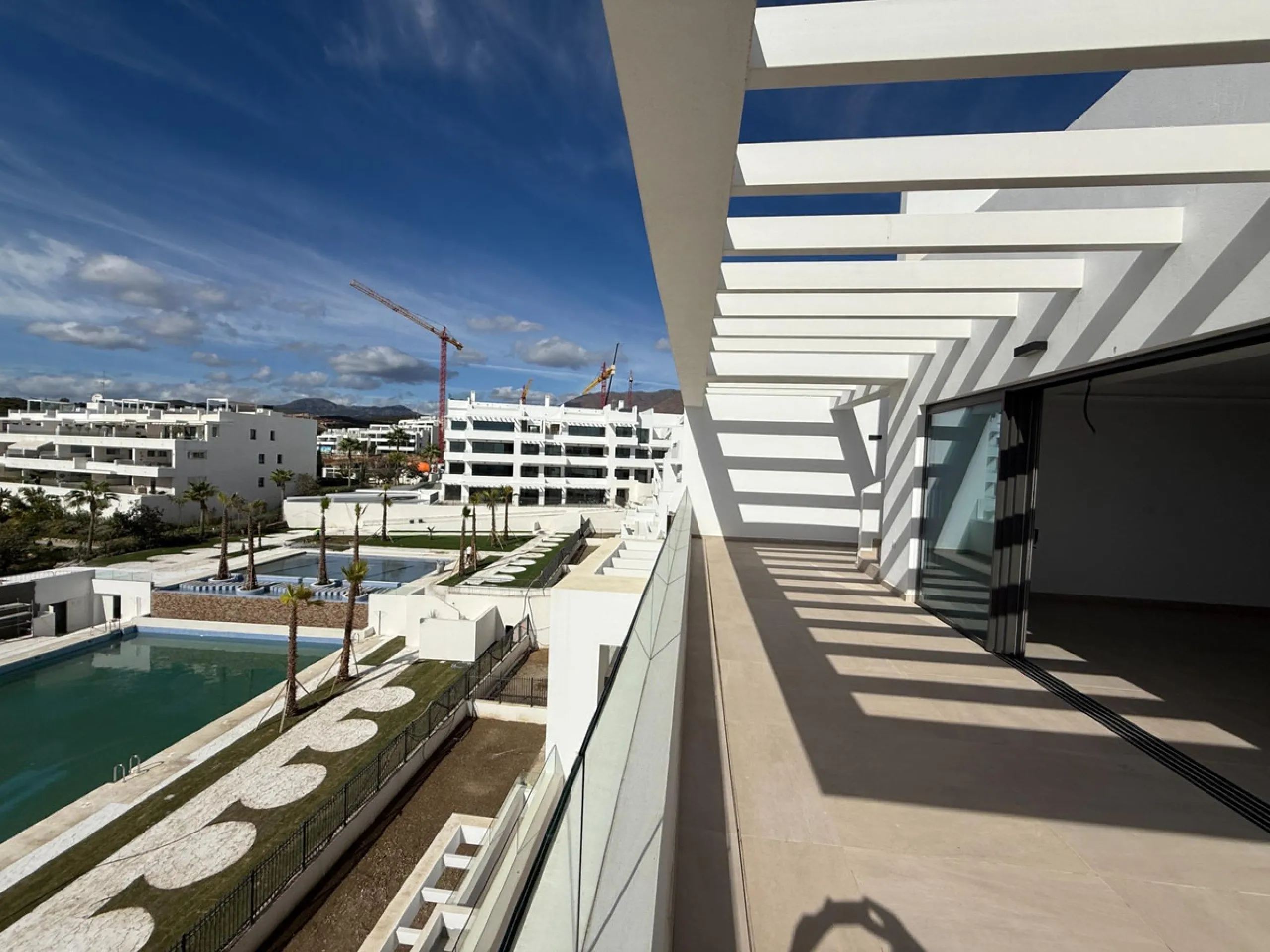 Apartment - Penthouse в продаже в Estepona, Málaga. В доме 3 спален и 3 ванных комнат. Площадь дома 196 м²