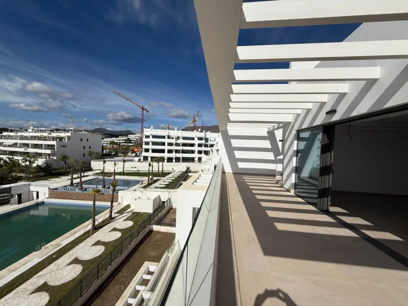 Apartment - Penthouse в продаже в Estepona, Málaga. В доме 3 спален и 3 ванных комнат. Площадь дома 196 м²