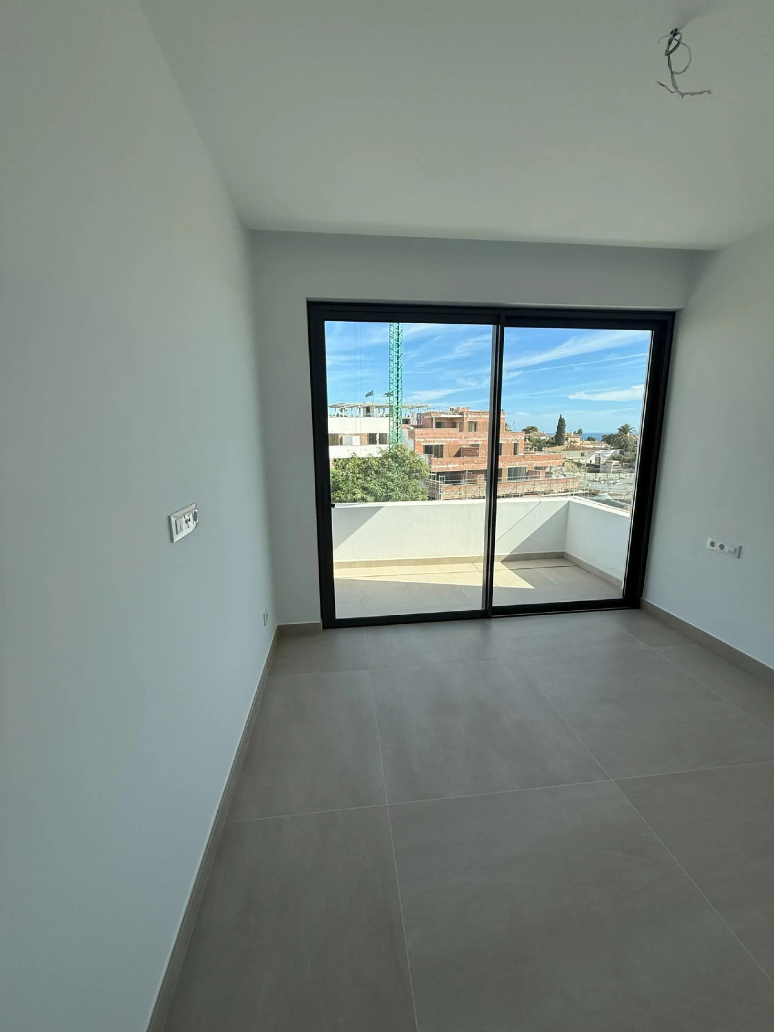 Apartment - Penthouse в продаже в Estepona, Málaga. В доме 3 спален и 3 ванных комнат. Площадь дома 196 м²