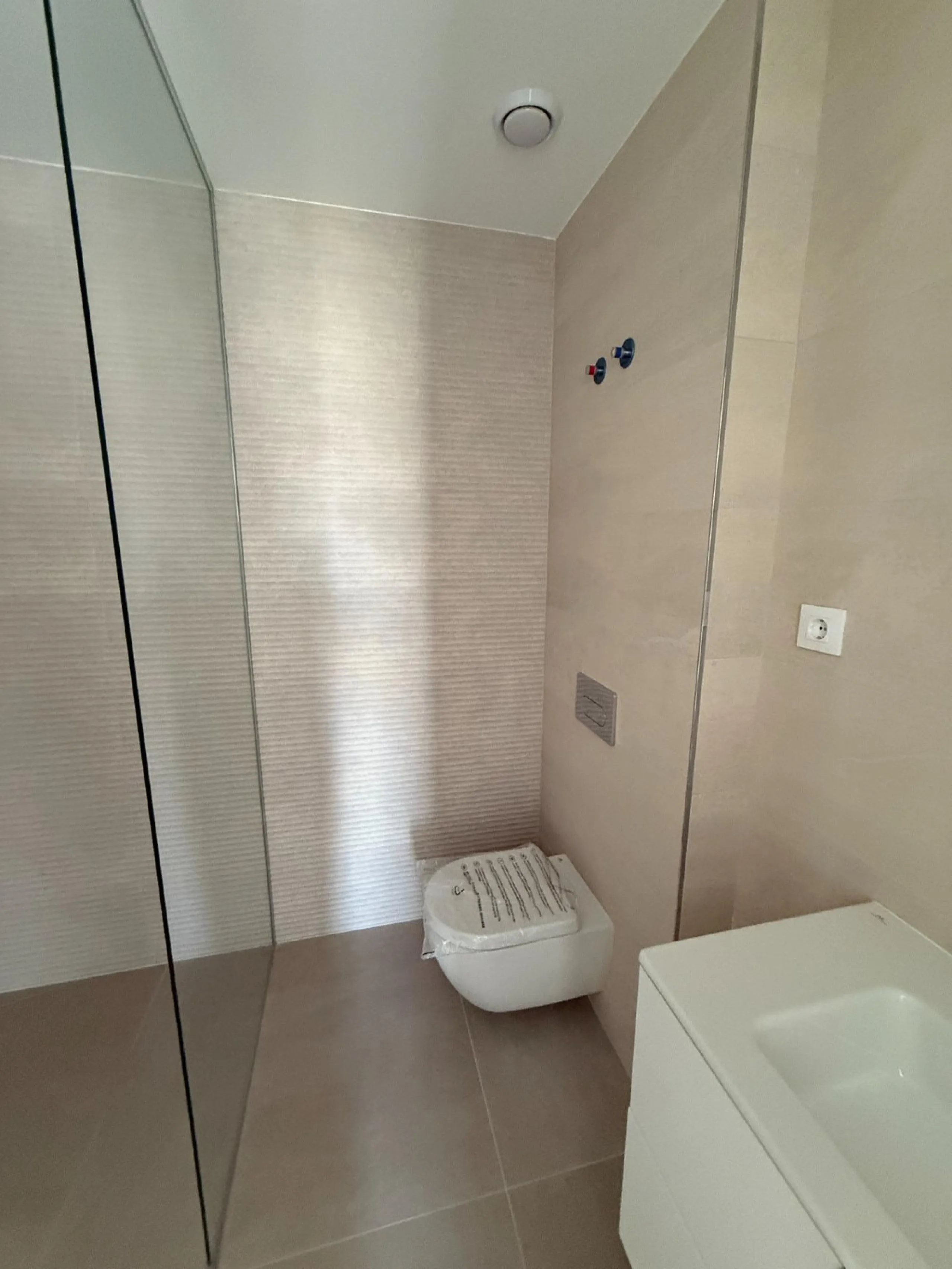 Apartment - Penthouse в продаже в Estepona, Málaga. В доме 3 спален и 3 ванных комнат. Площадь дома 196 м²