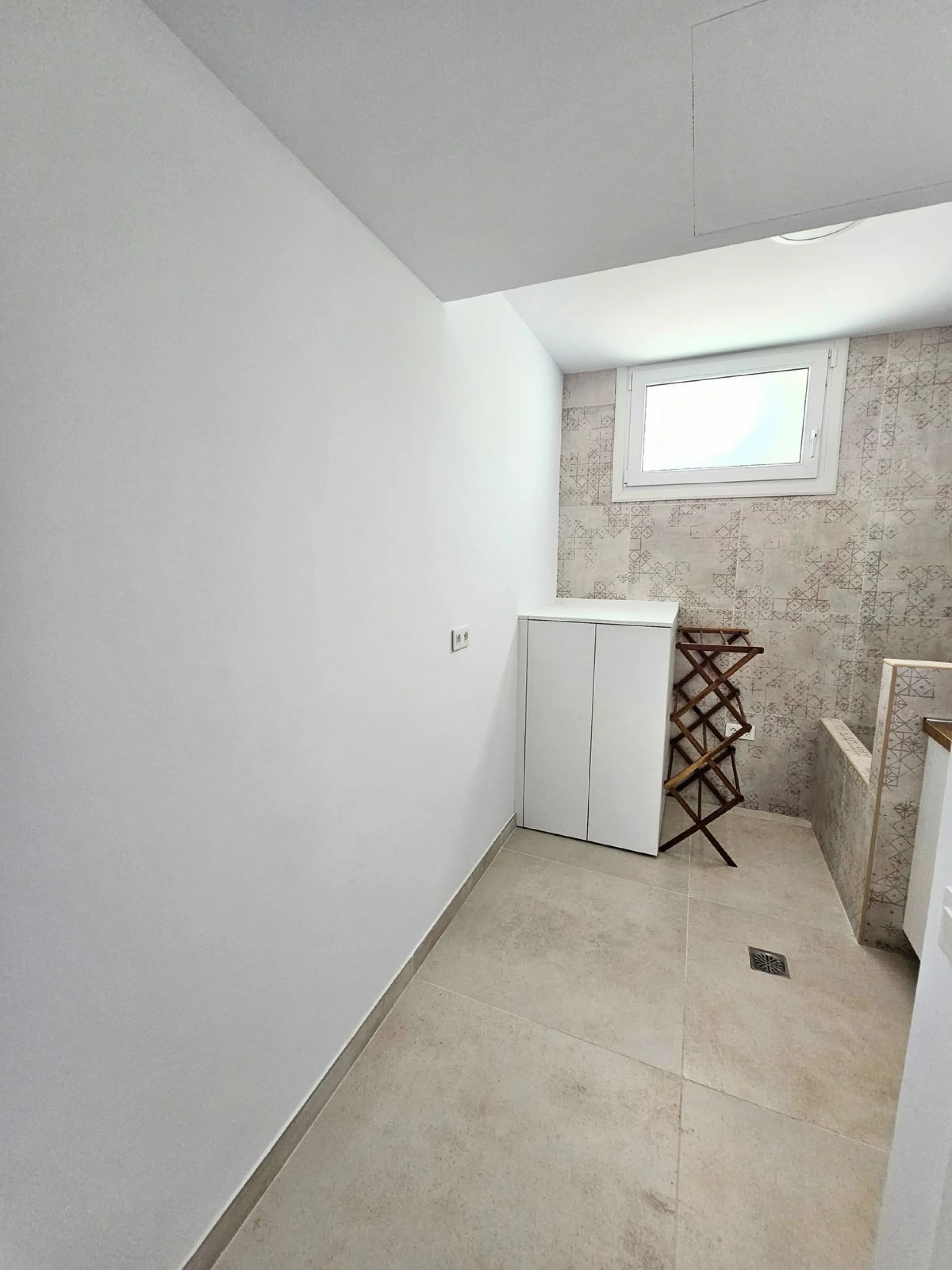 Unique opportunity to purchase an independent house within walking distance to all amenities, beach and golf in La Cala de Mijas.