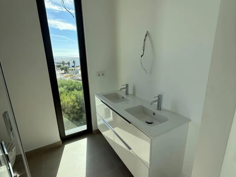 Apartment - Penthouse в продаже в Estepona, Málaga. В доме 3 спален и 3 ванных комнат. Площадь дома 196 м²