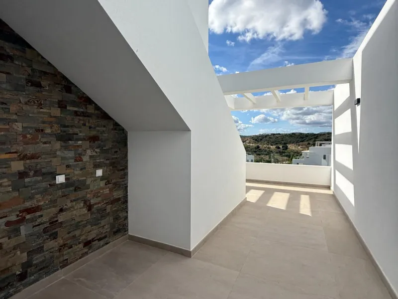Apartment - Penthouse в продаже в Estepona, Málaga. В доме 3 спален и 3 ванных комнат. Площадь дома 196 м²