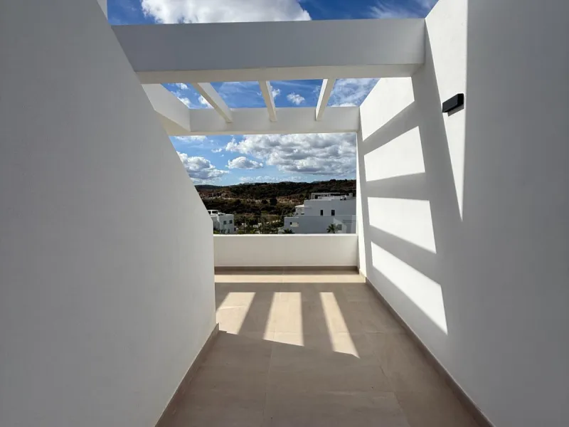 Apartment - Penthouse в продаже в Estepona, Málaga. В доме 3 спален и 3 ванных комнат. Площадь дома 196 м²