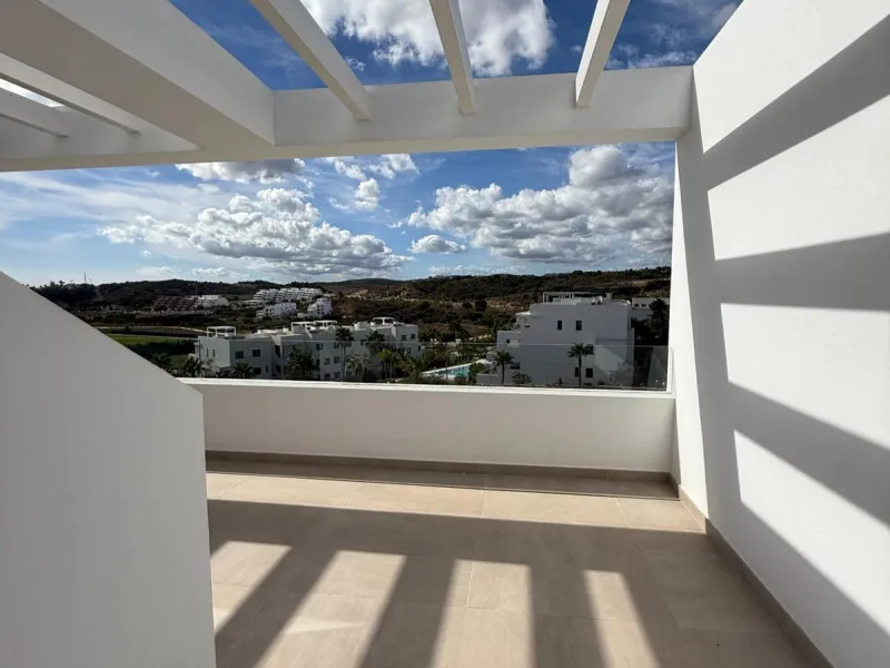 Apartment - Penthouse в продаже в Estepona, Málaga. В доме 3 спален и 3 ванных комнат. Площадь дома 196 м²