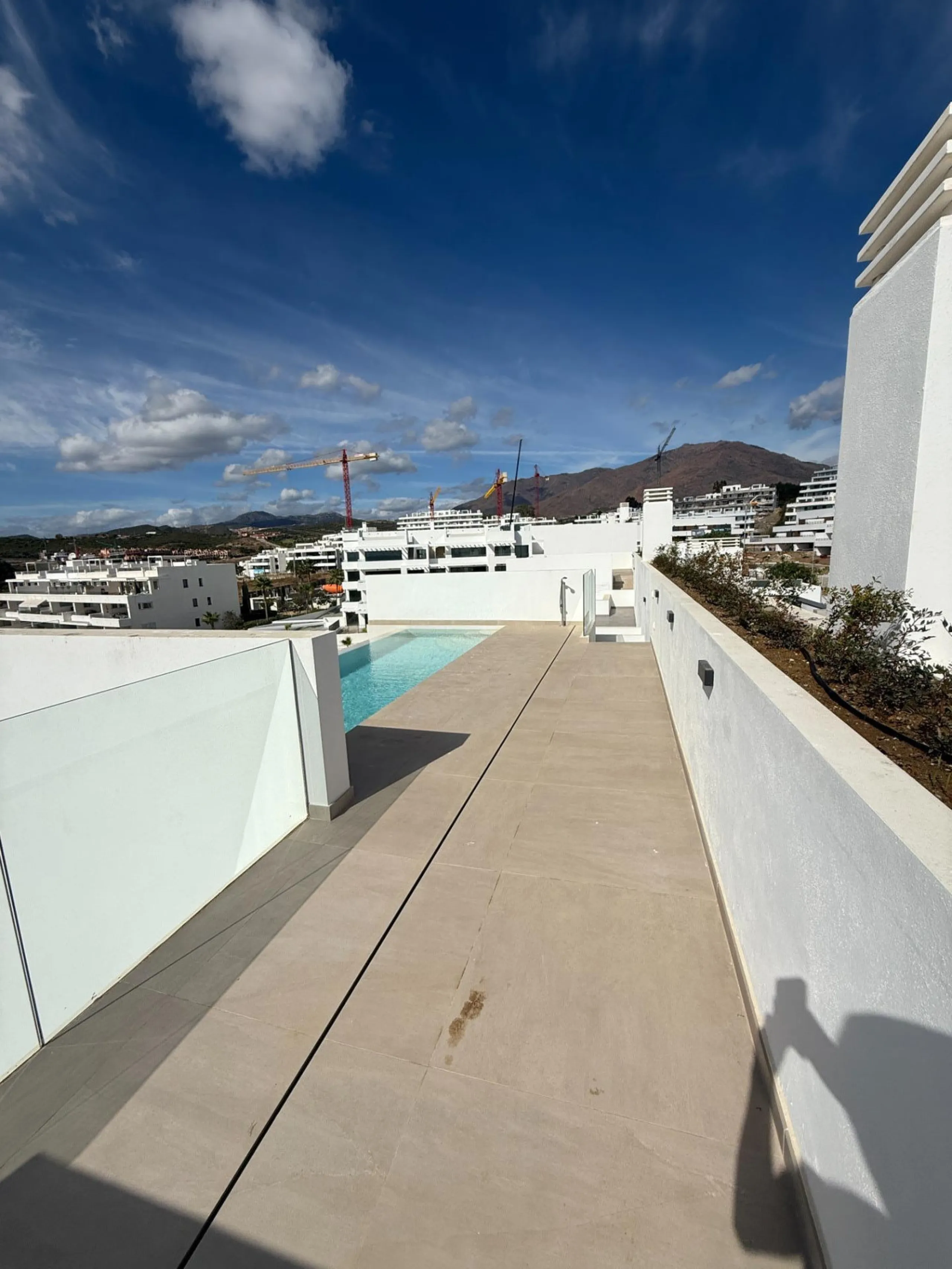 Apartment - Penthouse в продаже в Estepona, Málaga. В доме 3 спален и 3 ванных комнат. Площадь дома 196 м²