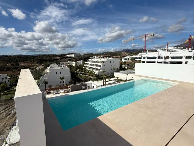 Apartment - Penthouse в продаже в Estepona, Málaga. В доме 3 спален и 3 ванных комнат. Площадь дома 196 м²
