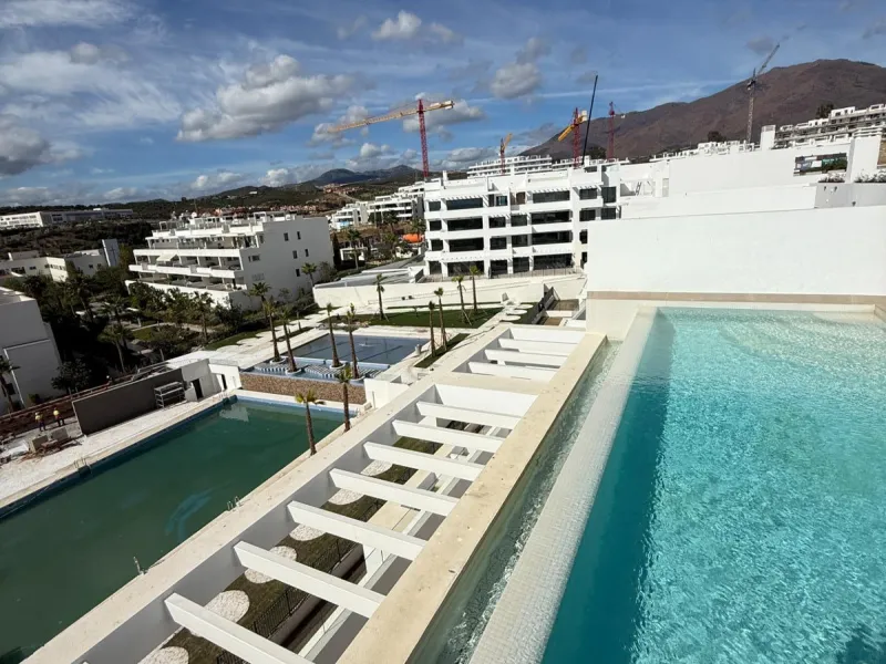 Apartment - Penthouse в продаже в Estepona, Málaga. В доме 3 спален и 3 ванных комнат. Площадь дома 196 м²