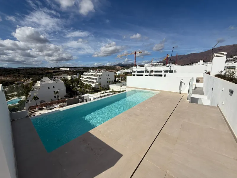 Apartment - Penthouse в продаже в Estepona, Málaga. В доме 3 спален и 3 ванных комнат. Площадь дома 196 м²