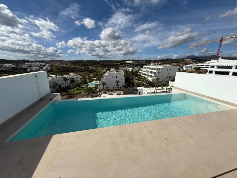 Apartment - Penthouse в продаже в Estepona, Málaga. В доме 3 спален и 3 ванных комнат. Площадь дома 196 м²