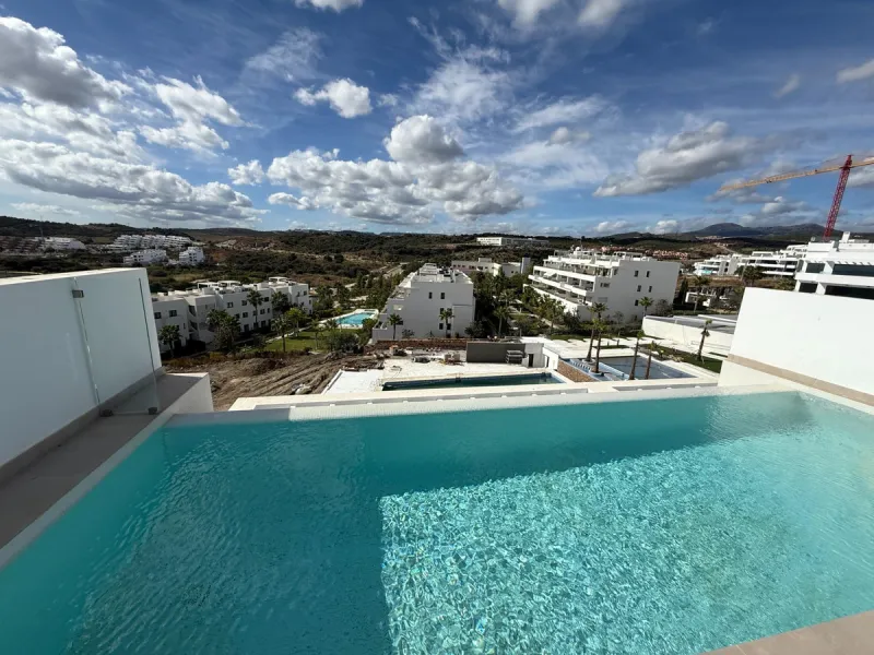 Apartment - Penthouse в продаже в Estepona, Málaga. В доме 3 спален и 3 ванных комнат. Площадь дома 196 м²