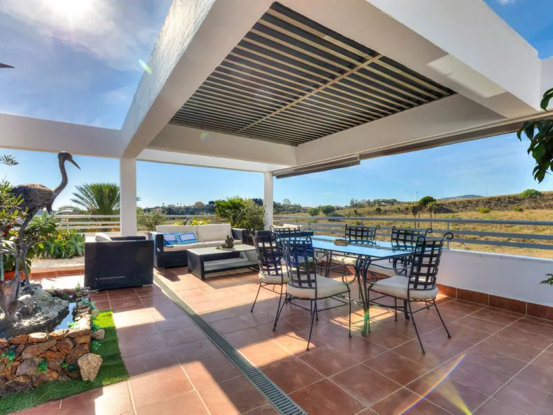 Welcome to this exclusive triplex penthouse in La Cala — over 470 m² designed for pure enjoyment on the Costa del Sol.