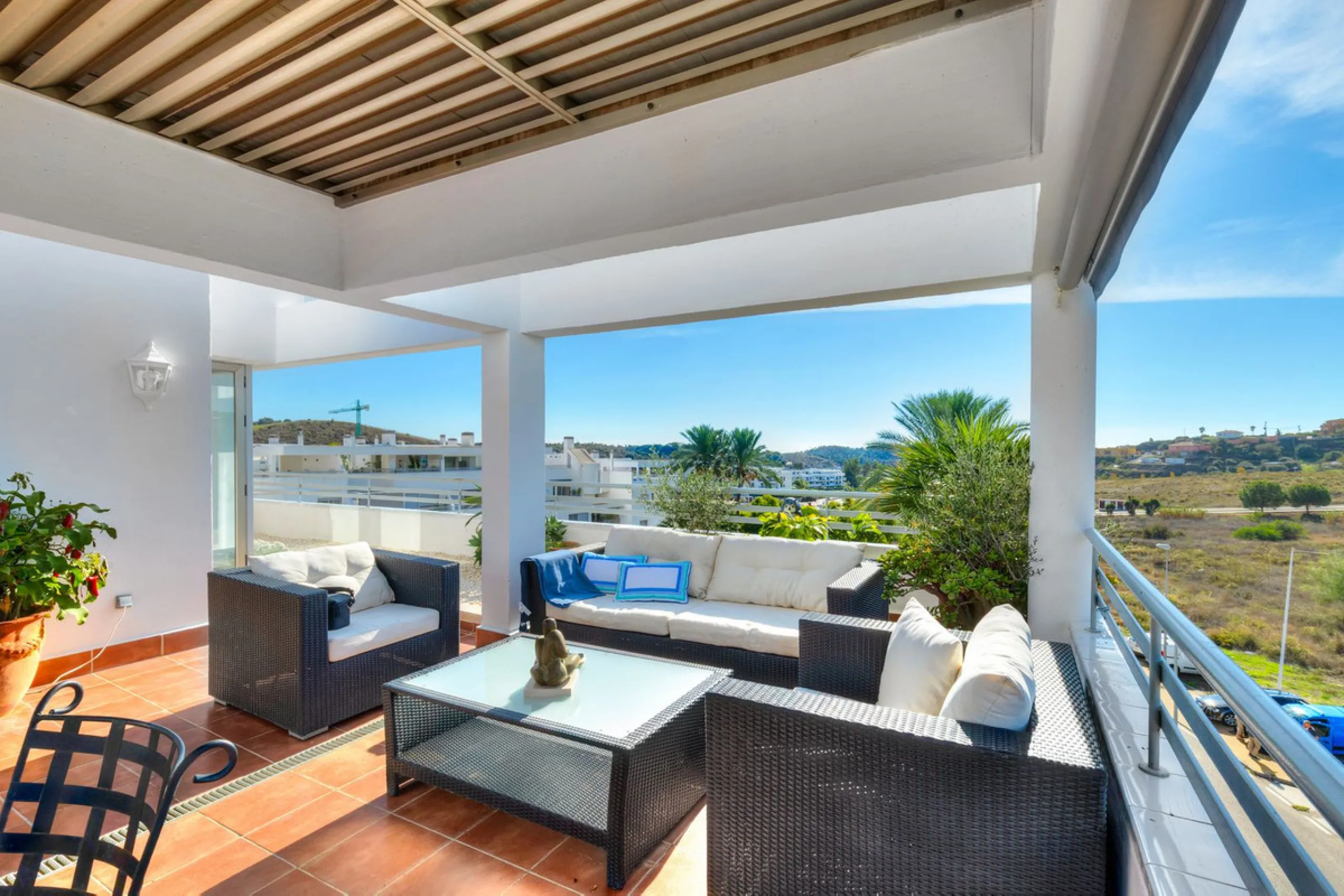 Welcome to this exclusive triplex penthouse in La Cala — over 470 m² designed for pure enjoyment on the Costa del Sol.
