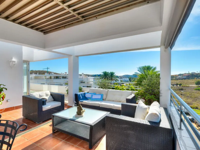 Welcome to this exclusive triplex penthouse in La Cala — over 470 m² designed for pure enjoyment on the Costa del Sol.