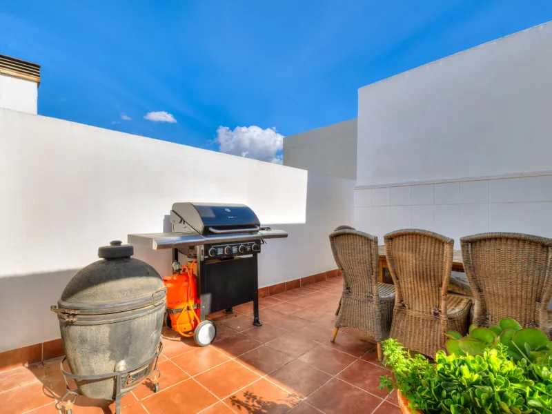 Welcome to this exclusive triplex penthouse in La Cala — over 470 m² designed for pure enjoyment on the Costa del Sol.