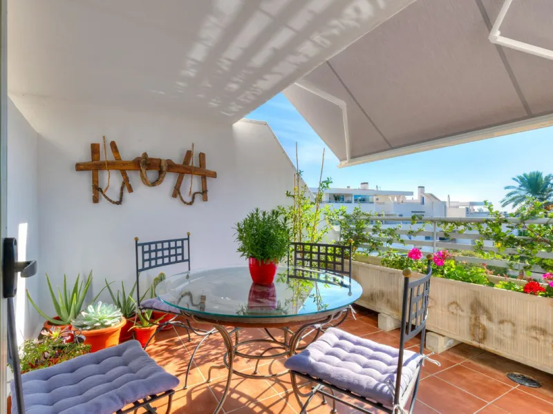 Welcome to this exclusive triplex penthouse in La Cala — over 470 m² designed for pure enjoyment on the Costa del Sol.