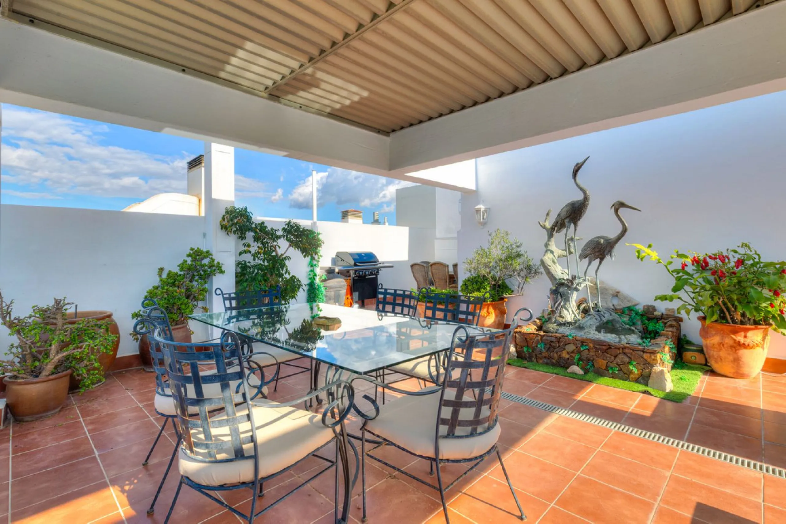 Welcome to this exclusive triplex penthouse in La Cala — over 470 m² designed for pure enjoyment on the Costa del Sol.