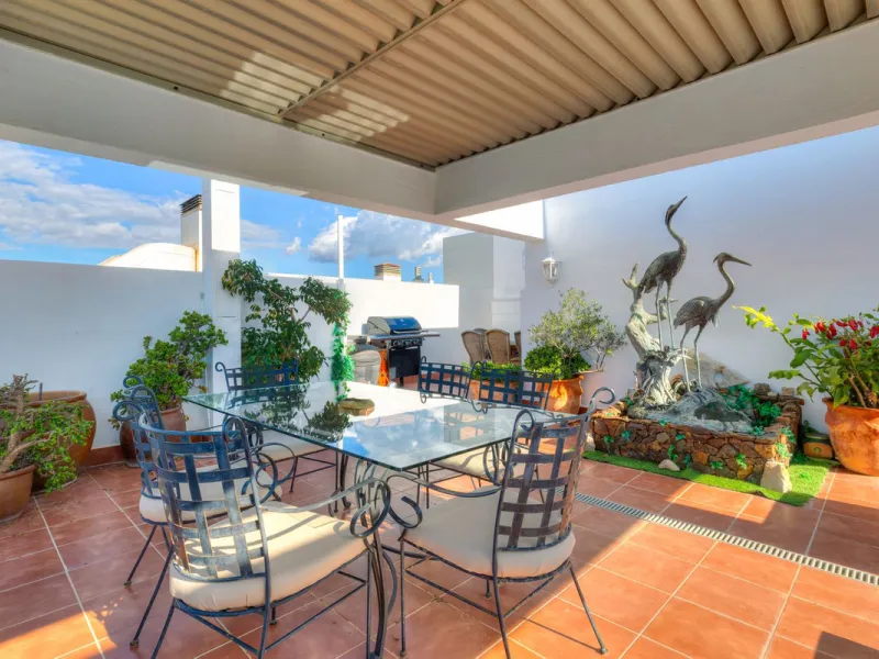 Welcome to this exclusive triplex penthouse in La Cala — over 470 m² designed for pure enjoyment on the Costa del Sol.