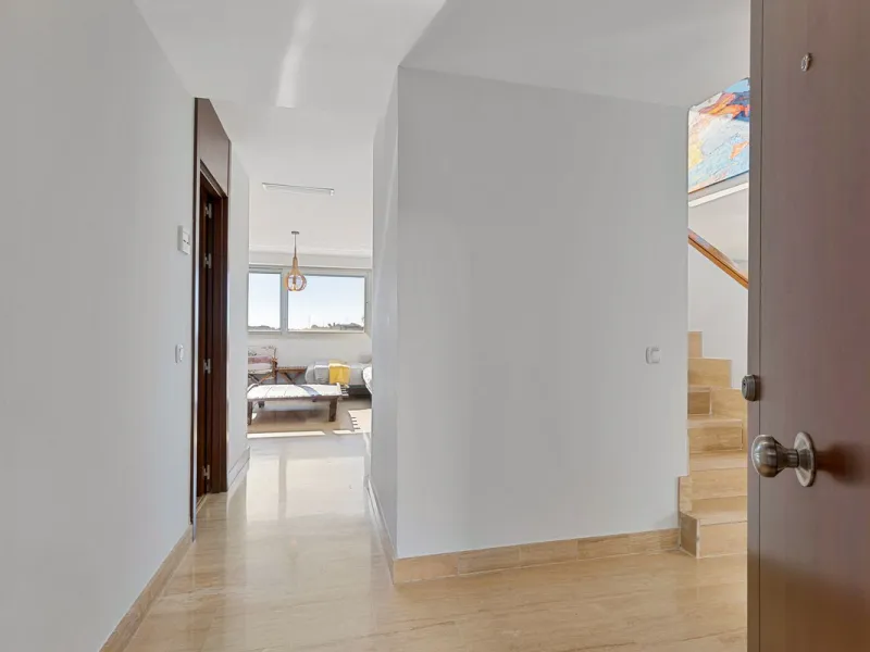 Welcome to this exclusive triplex penthouse in La Cala — over 470 m² designed for pure enjoyment on the Costa del Sol.