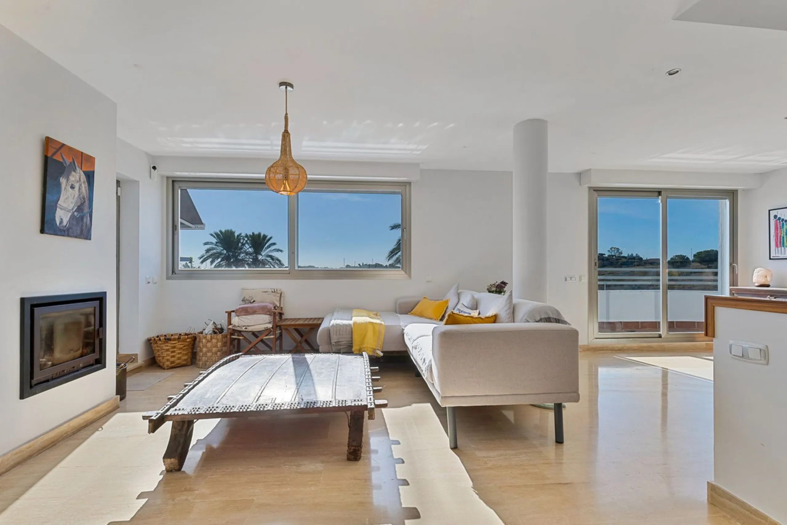 Welcome to this exclusive triplex penthouse in La Cala — over 470 m² designed for pure enjoyment on the Costa del Sol.