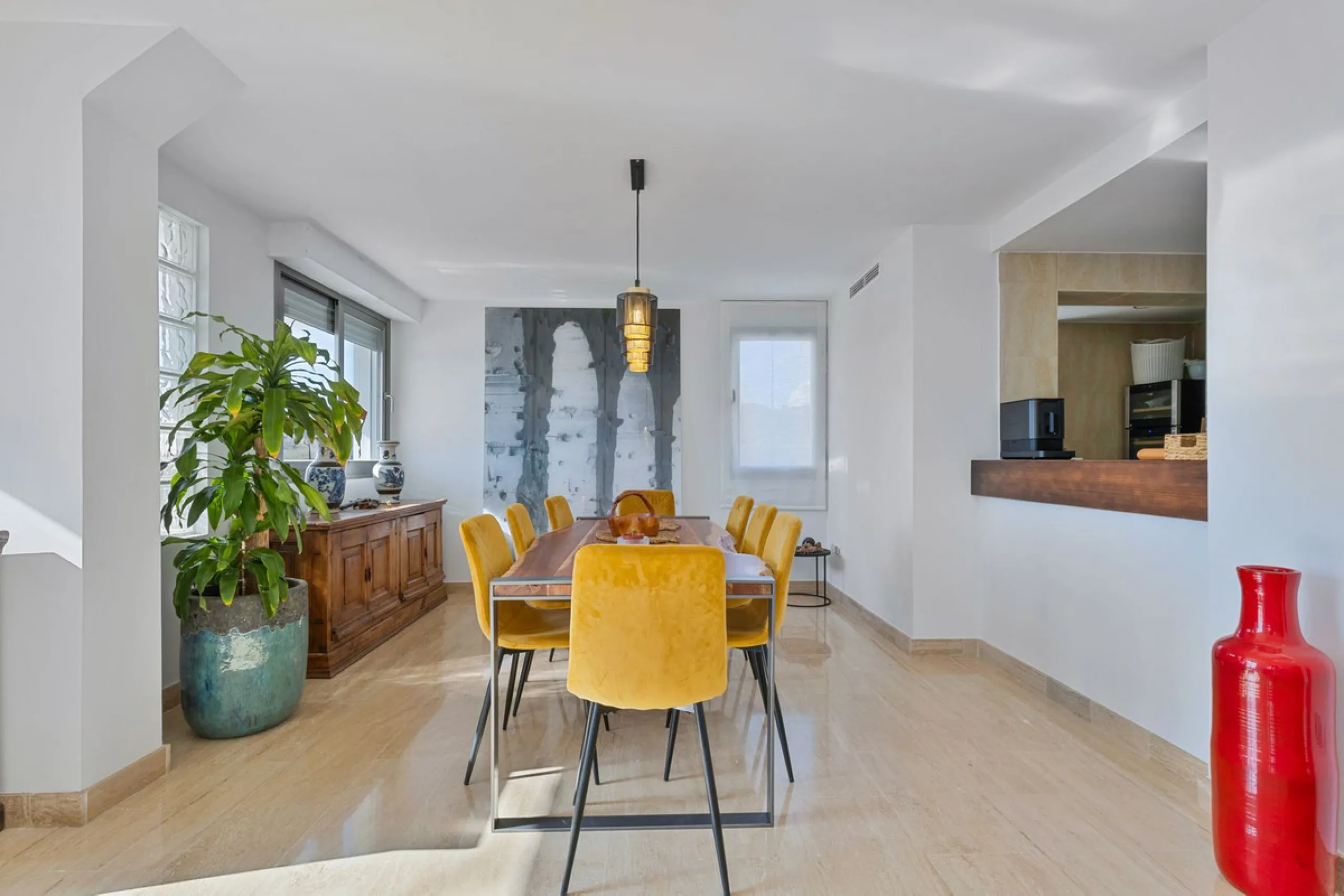Welcome to this exclusive triplex penthouse in La Cala — over 470 m² designed for pure enjoyment on the Costa del Sol.