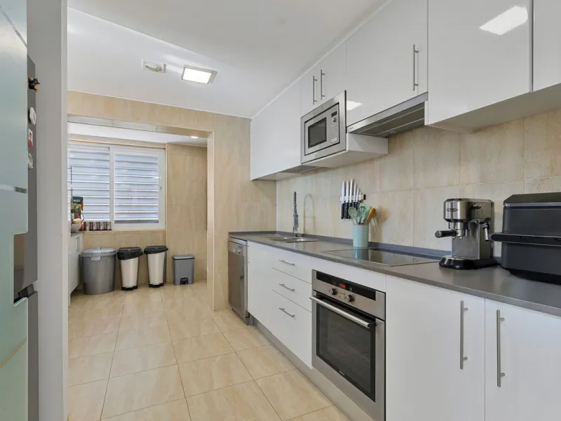 Welcome to this exclusive triplex penthouse in La Cala — over 470 m² designed for pure enjoyment on the Costa del Sol.