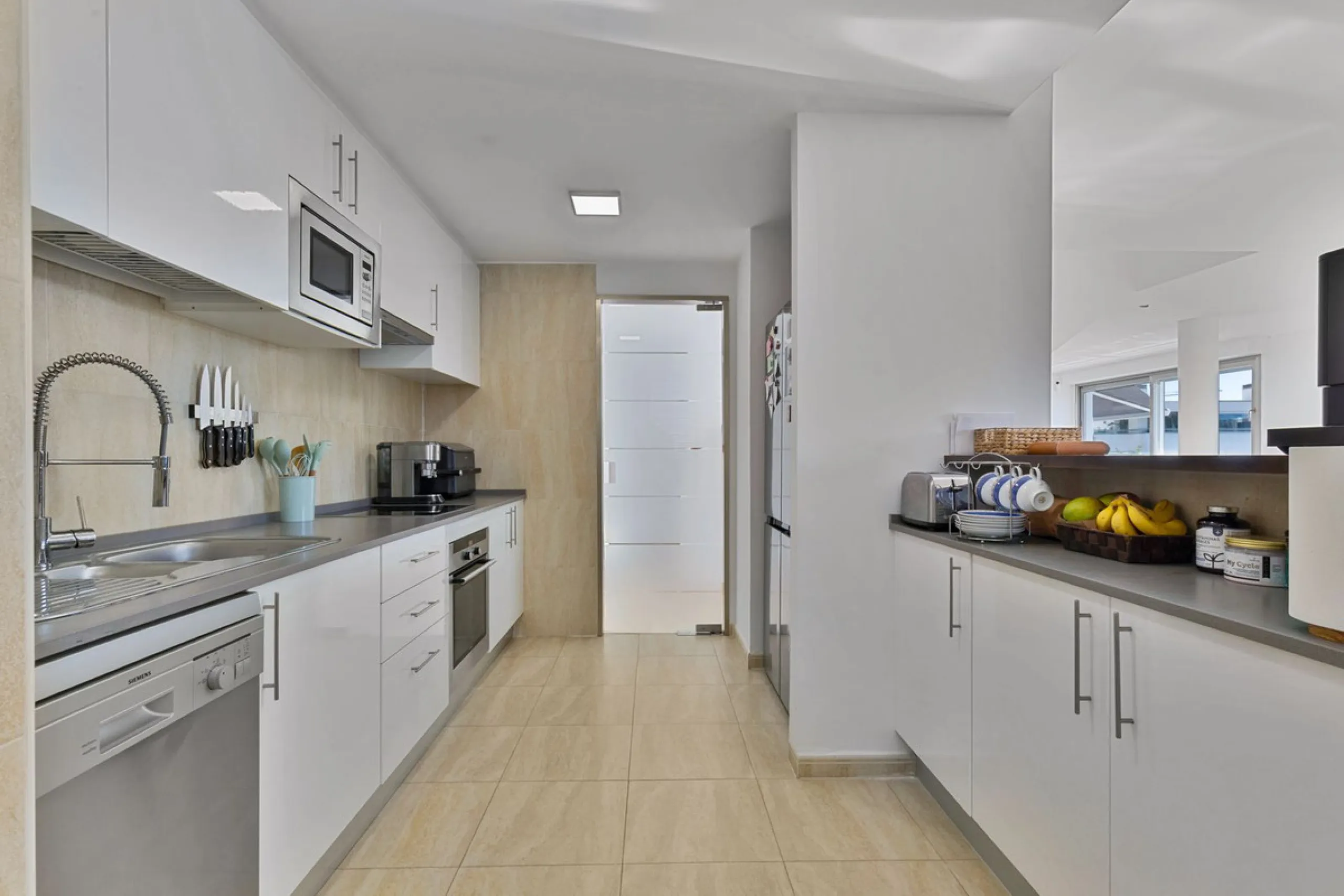 Welcome to this exclusive triplex penthouse in La Cala — over 470 m² designed for pure enjoyment on the Costa del Sol.
