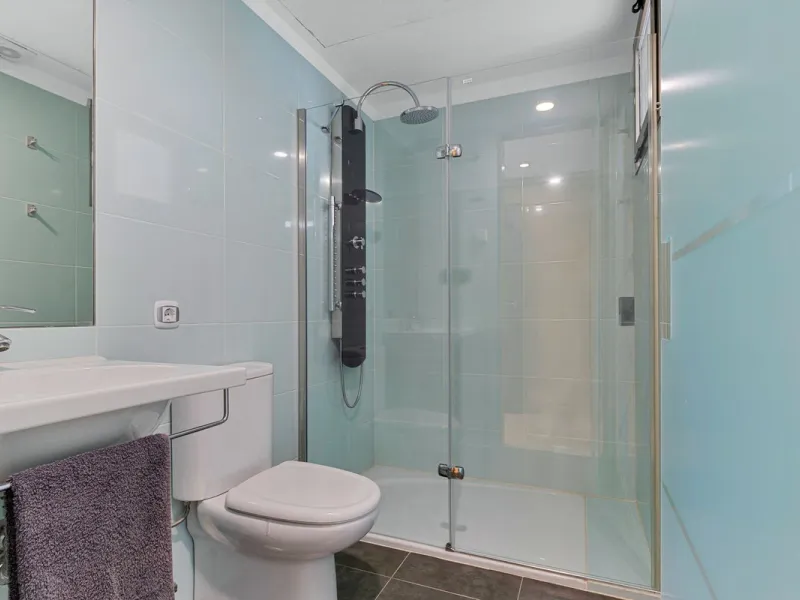 Welcome to this exclusive triplex penthouse in La Cala — over 470 m² designed for pure enjoyment on the Costa del Sol.