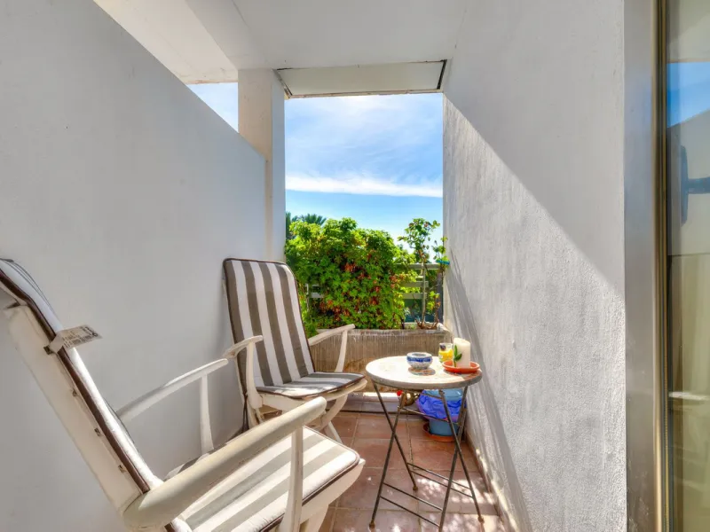 Welcome to this exclusive triplex penthouse in La Cala — over 470 m² designed for pure enjoyment on the Costa del Sol.