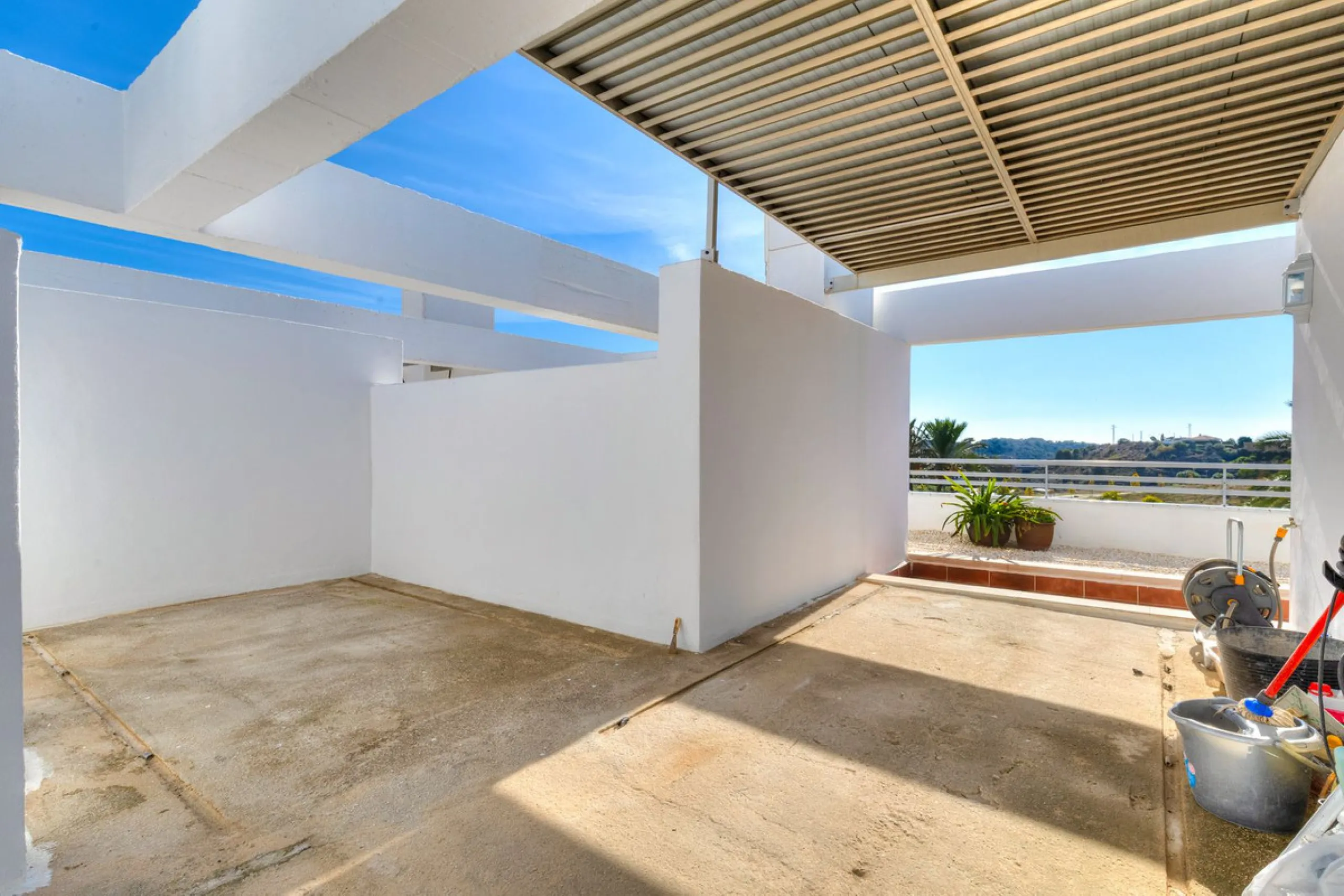 Welcome to this exclusive triplex penthouse in La Cala — over 470 m² designed for pure enjoyment on the Costa del Sol.