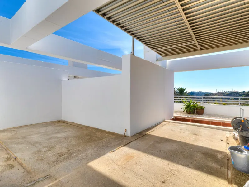 Welcome to this exclusive triplex penthouse in La Cala — over 470 m² designed for pure enjoyment on the Costa del Sol.