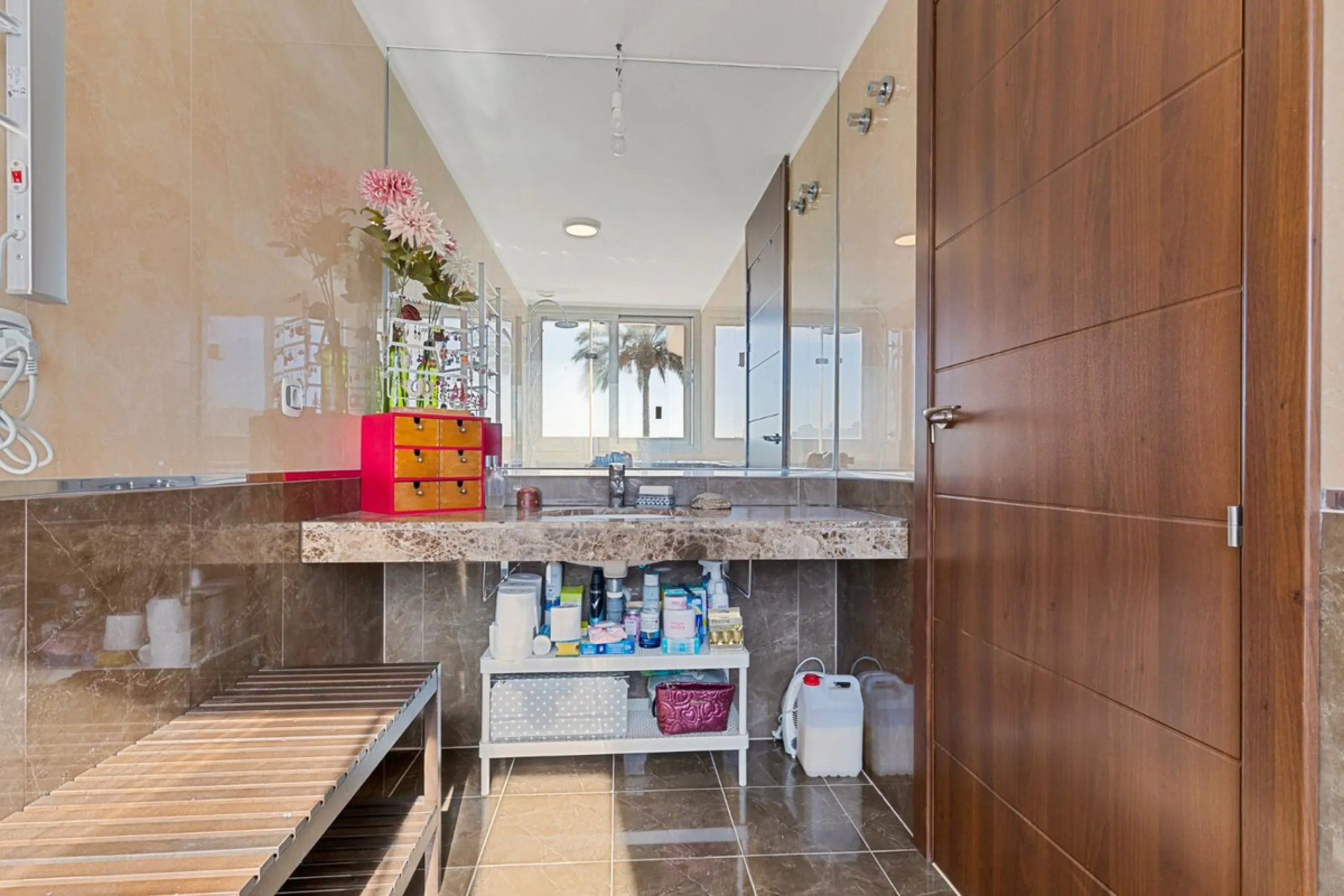 Welcome to this exclusive triplex penthouse in La Cala — over 470 m² designed for pure enjoyment on the Costa del Sol.