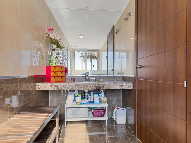 Welcome to this exclusive triplex penthouse in La Cala — over 470 m² designed for pure enjoyment on the Costa del Sol.